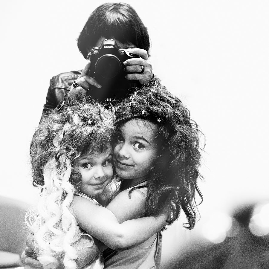 Daughters – proiect foto cu fiicele Ginei Buliga, Alexa și Maria, momente autentice din copilărie